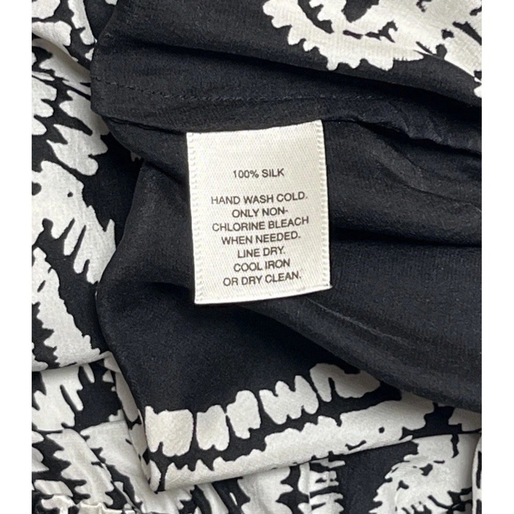 White House Black Market Silk Off‎ Shoulder Boho Paisley Top XXS Black White - Picture 5 of 9